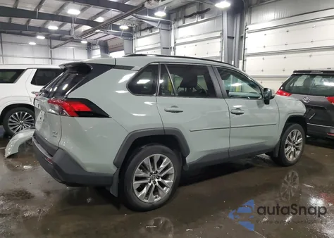 2022 Toyota Rav4 Xle Premium z USA, uszkodzony, nr VIN 2T3A1RFV2NW307049